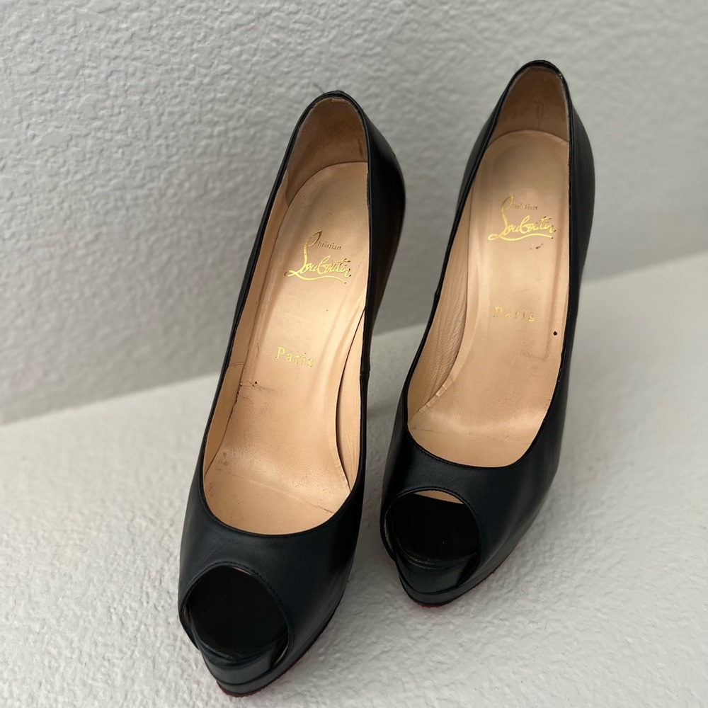 Christian Louboutin Very Privé 120 Peep-Toe Patent Leather Pumps